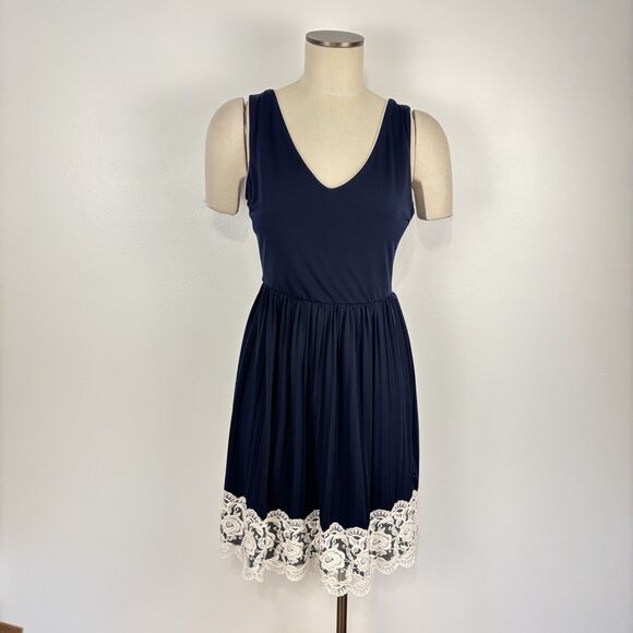 Yellow Star Modcloth Womens Navy Pleated Sleeveless Dress Sz Medium Lace Trim - Picture 3 of 8